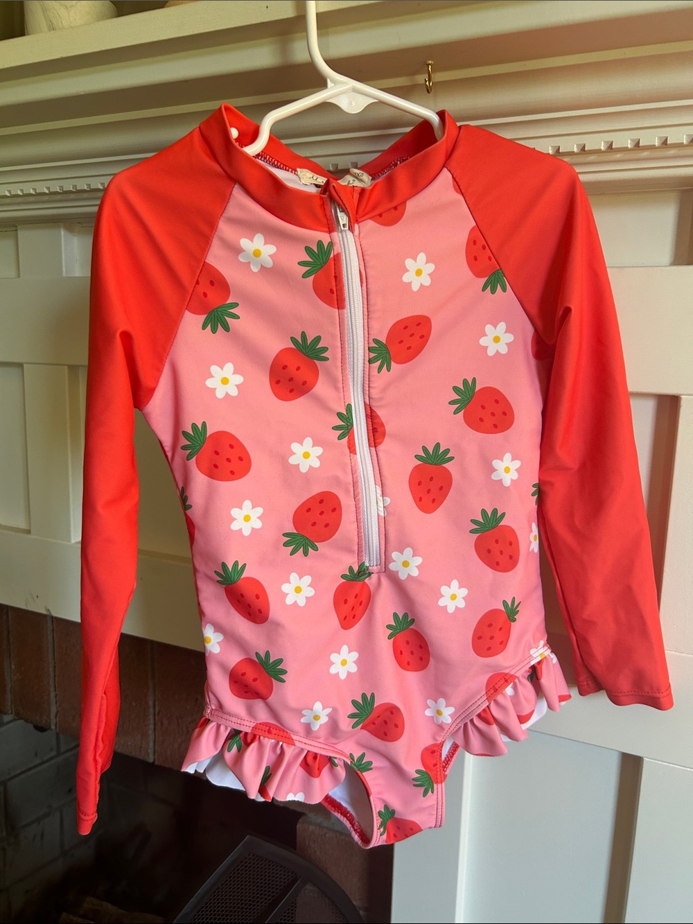 Girls Strawberries and Daisies Rashguard Swimsuit Marie Nicole Size 2XL 6